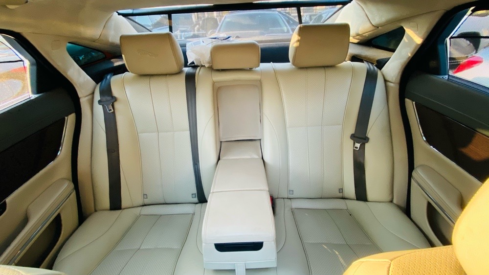Jaguar XJ
